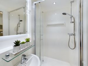 shower room- click for photo gallery